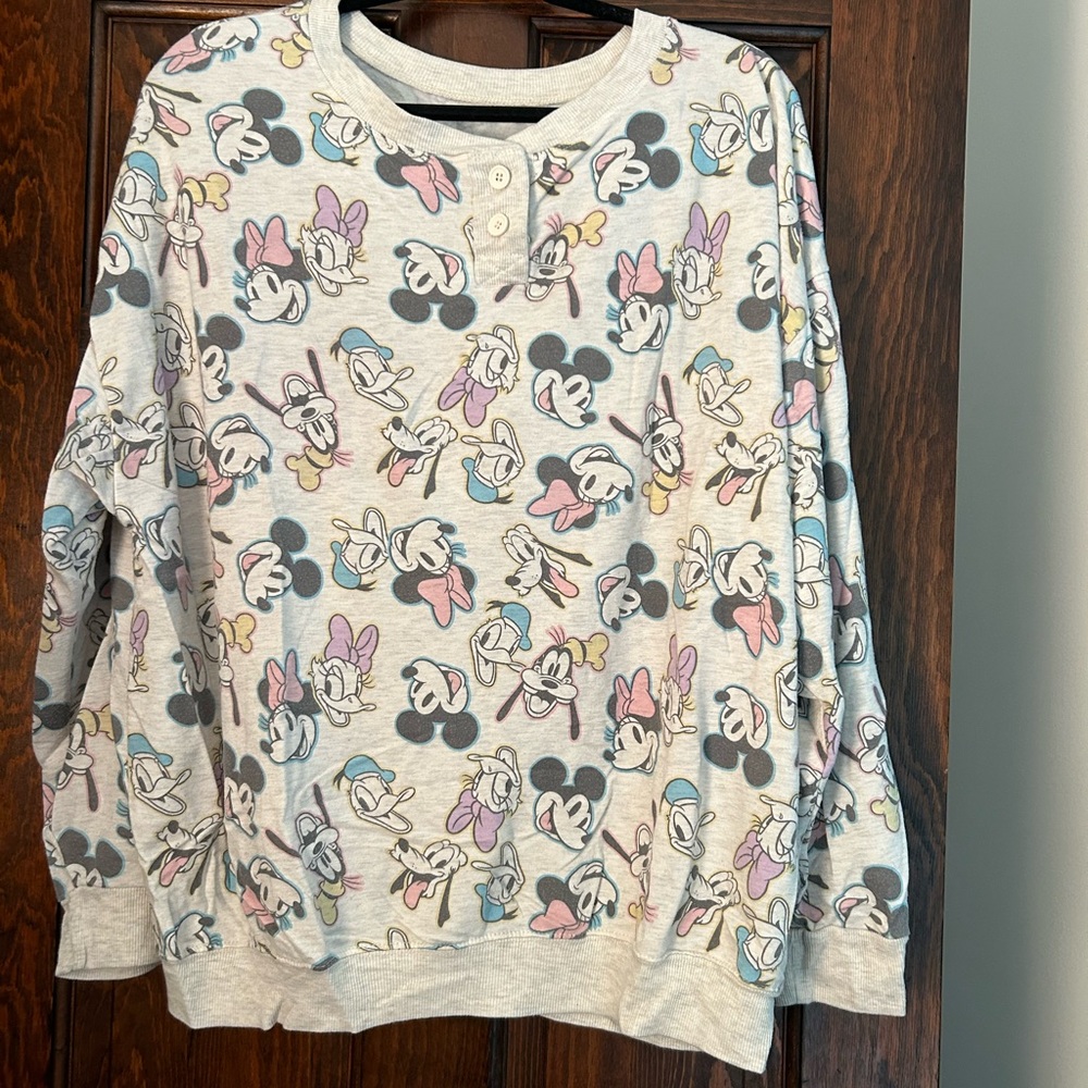 Mickey & Friends sweatshirt. New without tags. Size 3x. Smoke free home.